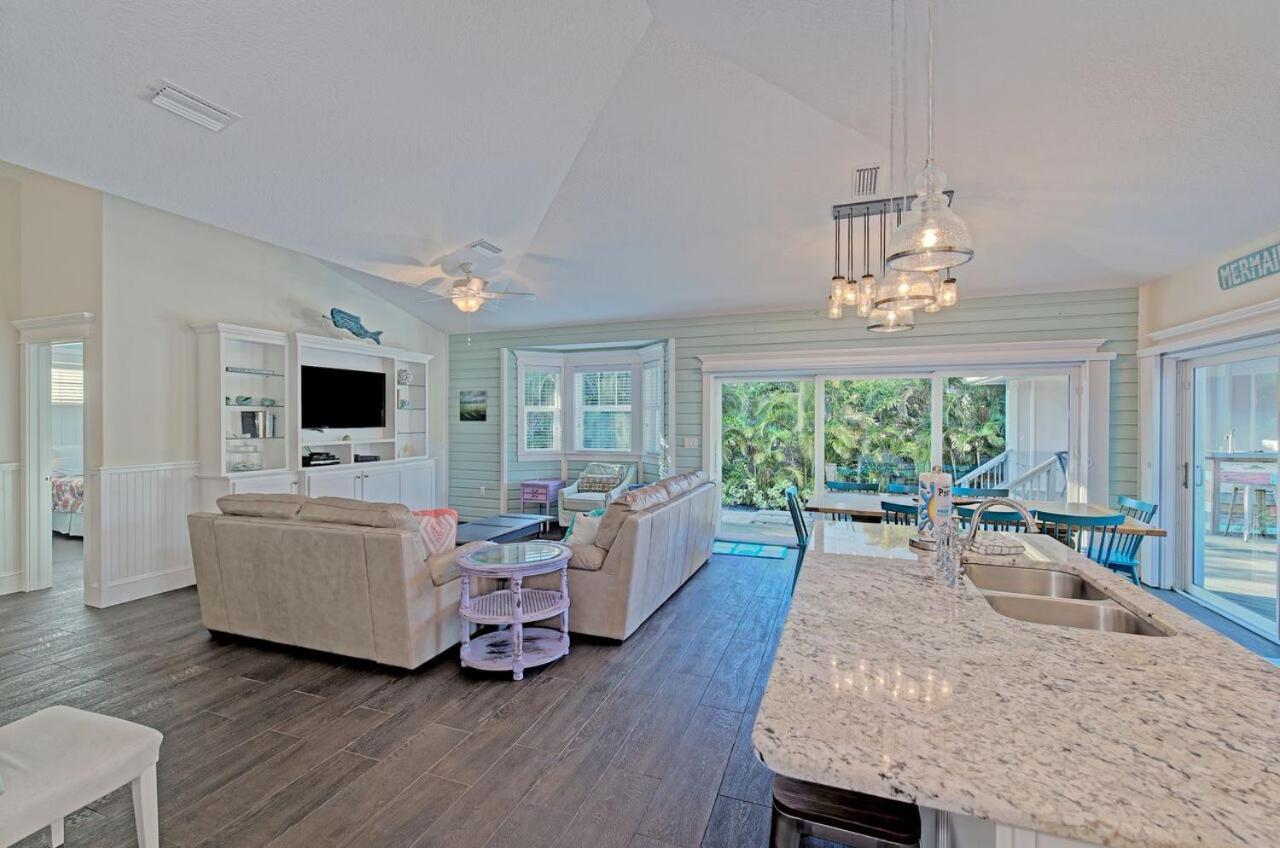 Mermaids Crossing By Beach Retreats Holmes Beach Exterior photo